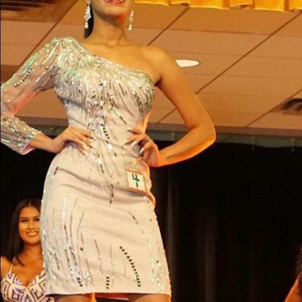 Beautiful dress(Brand New)